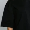 detalle de manga camiseta oversize mujer