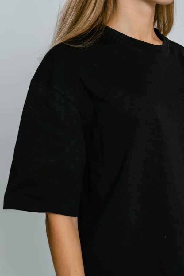 detalle de manga camiseta oversize mujer